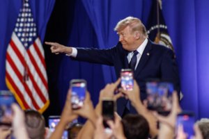 D. Trumpas pareiškė esąs puikios sveikatos