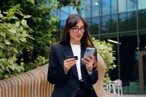 Štai kaip apsipirkimo telefonu įpročiais naudojasi internetiniai sukčiai