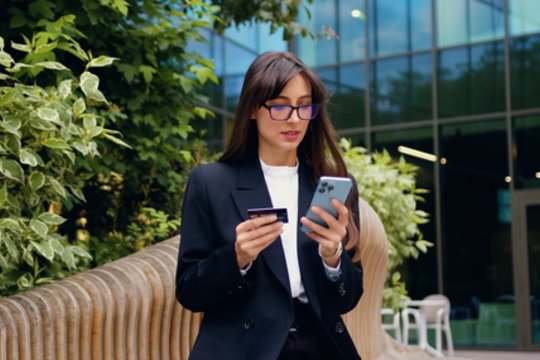 Štai kaip apsipirkimo telefonu įpročiais naudojasi internetiniai sukčiai