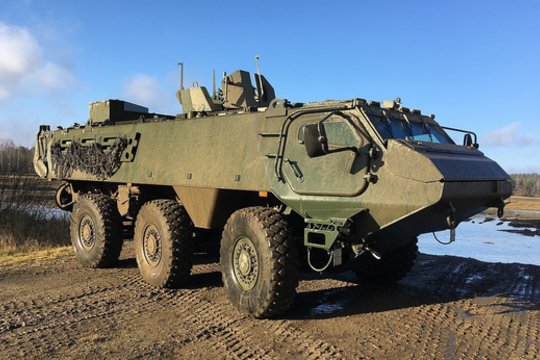 Nuspręsta pirkti 936 suomių gamintojo šarvuočius „Patria“
