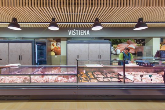 Gąsdinama salmonelėmis vištienoje, bet nutylima apie vandeniu įmirkytą mėsą
