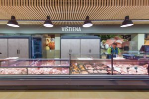 Gąsdinama salmonelėmis vištienoje, bet nutylima apie vandeniu įmirkytą mėsą