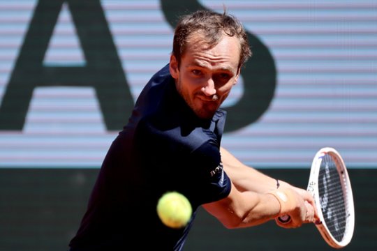 „Roland Garros“ rusas D. Medvedevas per mačą įsivėlė į žodžių konfliktą su žmona Darija: „Kokio velnio...“