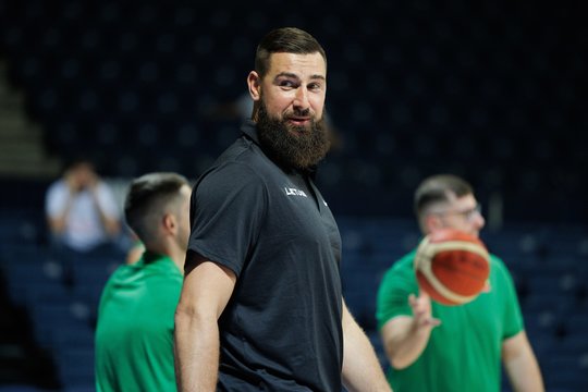 Jonas Valančiūnas paviešino netikėtą nuotrauką iš praeities