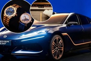 Su paauksuotomis detalėmis ir prabangiu laikrodžiu: šis elektromobilis parduotas už milžinišką sumą