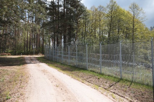 VSAT: pasieniečiai į Lietuvą neįleido šešių neteisėtų migrantų