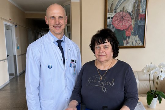Auksinės Klaipėdos chirurgų rankos padėjo Joanai pakilti iš lovos