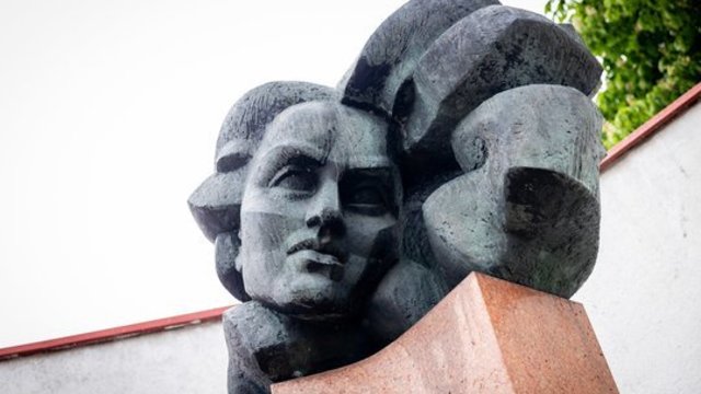 Sprendimas dėl S. Nėries paminklo Vilniaus centre: negali būti nukeltas