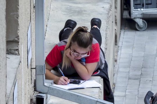 Darbo rinkos laukia tiksinti bomba: kalba apie priedus vokeliuose ir teismus – bet tai dar ne blogiausia