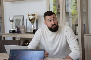 Čia buvo sunkiau nei per rungtynes“: LSU magistrų ir bakalaurų darbus gynė J. Valančiūnas, R. Seibutis ir T. Sabonis