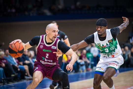 „Žalgiris“ nestabdo LKL pusfinalyje – pykusį ir be N. Čanako likusį „Lietkabelį“ įveikė ir jo tvirtovėje