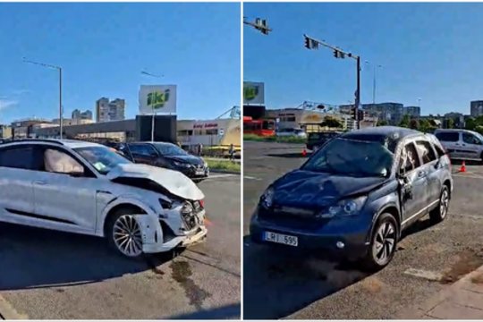 Judrioje sostinės gatvėje – skausminga automobilių kaktomuša: nufilmavo avarijos padarinius