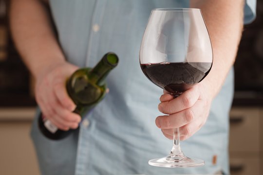 Mažai kam žinomas alkoholio poveikis: genetikas pasakė, kas vyksta išgėrusio žmogaus ląstelėse