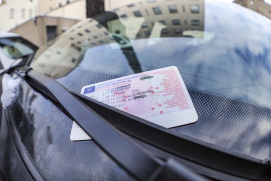Du vairuotojai Šilutėje ir Klaipėdos r. pareigūnams bruko vairuotojo pažymėjimo klastotes