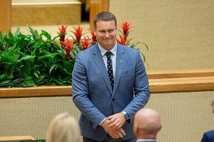 J. Šuklinas penktadienį ketino sveikinti abiturientus: dabar jį pagerbs tylos minute, direktorius prisiminė paskutinį pokalbį