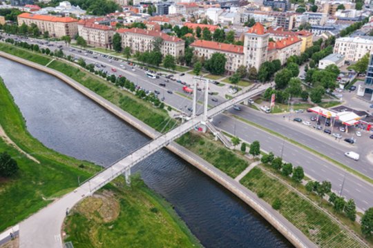 Kaune pradedamas pėsčiųjų tilto kapitalinis remontas: skelbia, kiek laiko eismas čia bus uždarytas
