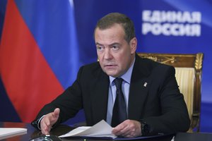 Dėl Rusijos drono smūgio Rumunijoje – įžūli D. Medvedevo reakcija: perspėjo Europą