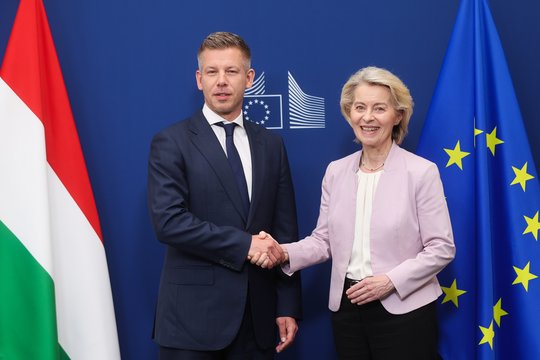ES atblokuos daugiau kaip 16 mlrd. Vengrijai skirtų lėšų
