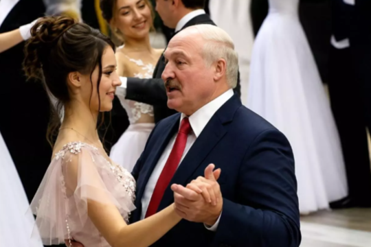 Kaip susiklostė merginos likimas, kuri 2020 metais išdrįso pakviesti šokiui diktatorių A. Lukašenką