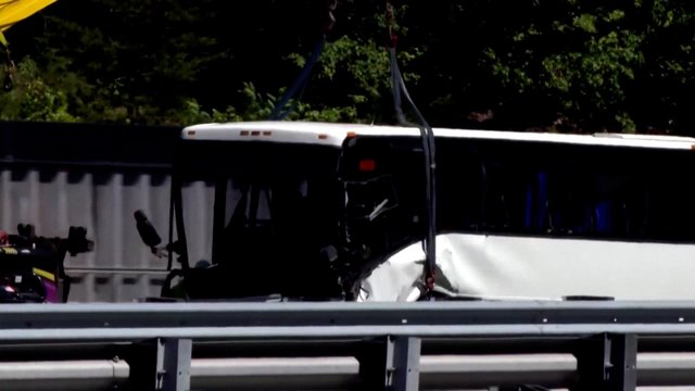 JAV autobusas sukėlė masinę avariją: žuvo 5 žmonės, dar trijų būklė kritinė