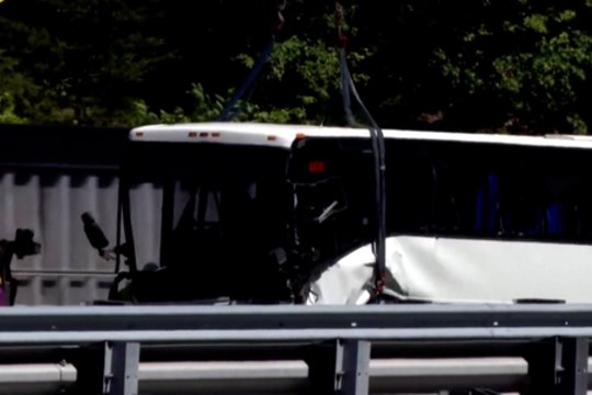 JAV autobusas sukėlė masinę avariją: žuvo 5 žmonės, dar trijų būklė kritinė