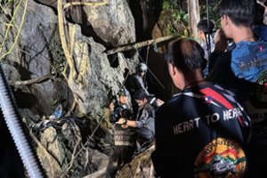 Laose – penkių įstrigusių aukso ieškotojų gelbėjimo operacija
