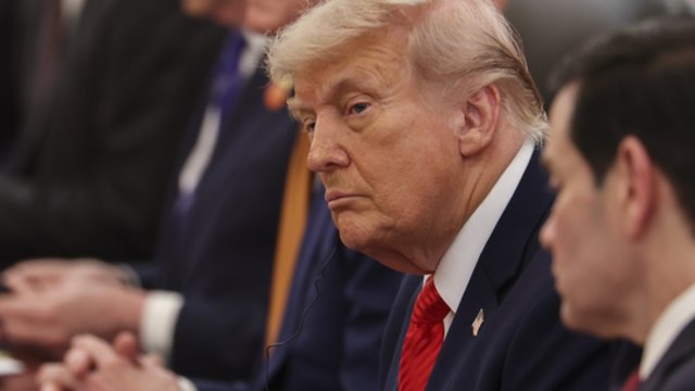 D. Trumpas sulaukė gydytojų raginimo numesti svorio: paaiškino ir dažnai pastebimą mėlynę ant rankos