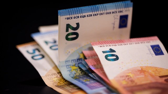 Nerimaujantiems dėl mokesčių reformos – specialistės atsakymas kam ištuštins pinigines labiausiai