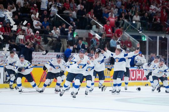 Šveicarų pasaulio čempionatų finalų prakeiksmas tęsiasi – namuose krito prieš suomius