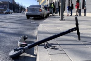 Vilniuje vyro vairuojamas automobilis kliudė ir sužalojo paspirtuku važiavusį nepilnametį
