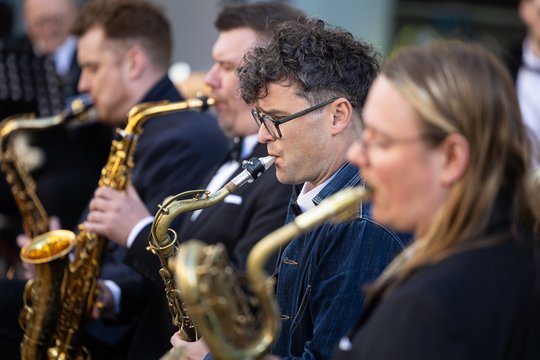 Šiauliai groja: „Saulės vasaros koncertai“ tęsia muzikinius susitikimus mieste