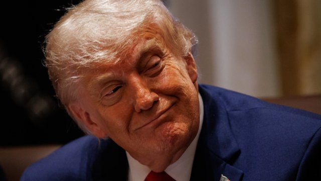 Įstrigus deryboms ir didėjant įtampai Artimuosiuose Rytuose – D. Trumpas ramina: „Atsipalaiduokite“