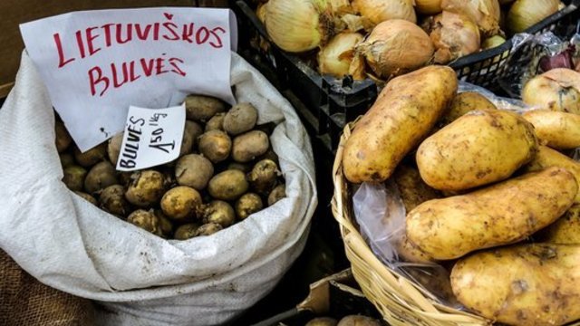 Pirmųjų lietuviškų bulvių turguose neišvysite: įspėja ir pirkėjus