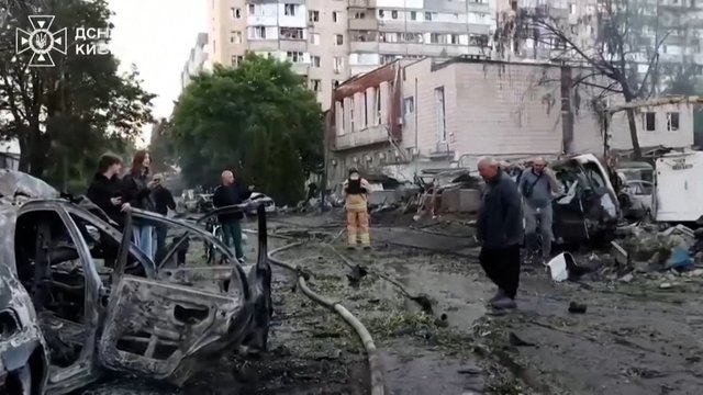 Masinės rusų atakos Ukrainoje vaizdai: yra aukų, daug kur kilo gaisrai