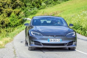 „Teslai“ – pozityvūs ženklai Europos rinkoje