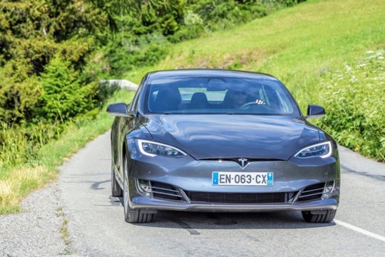 „Teslai“ – pozityvūs ženklai Europos rinkoje