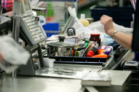 Kasininkė papasakojo apie siaubingas darbo sąlygas: „Vandenį laikyk stalčiuje, į tualetą – kai bus, kas pakeičia“