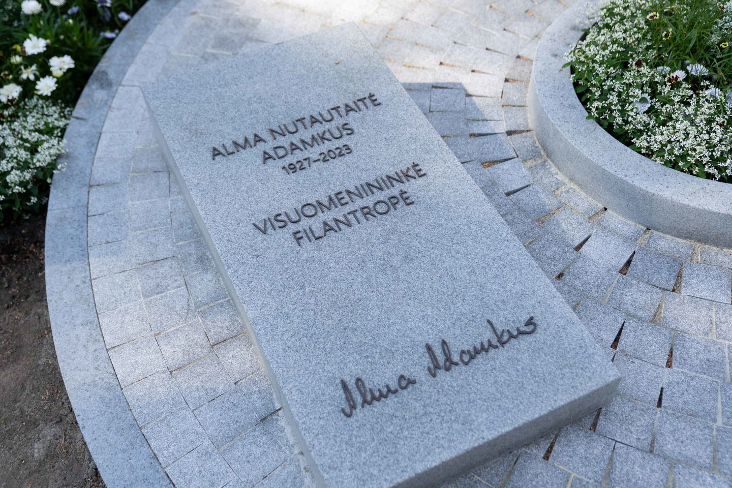 A. Adamkienės kapas Kauno Petrašiūnų kapinėse.<br> G. Bitvinsko nuotr.