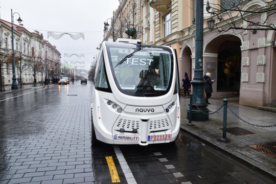 Į Lietuvos kelius vėl atrieda autonominiai automobiliai – ar dar reikės pačių vairuotojų?