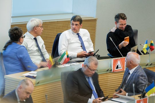 Pusmetį trukusi agonija baigta: Seimas priėmė LRT įstatymo pataisas