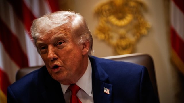 Skelbia apie itin aštrų D. Trumpo ir B. Netanyahu pokalbį telefonu: pavadino prakeiktu bepročiu