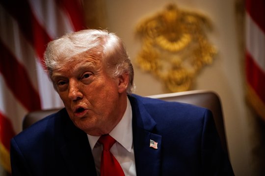 Skelbia apie itin aštrų D. Trumpo ir B. Netanyahu pokalbį telefonu: pavadino prakeiktu bepročiu