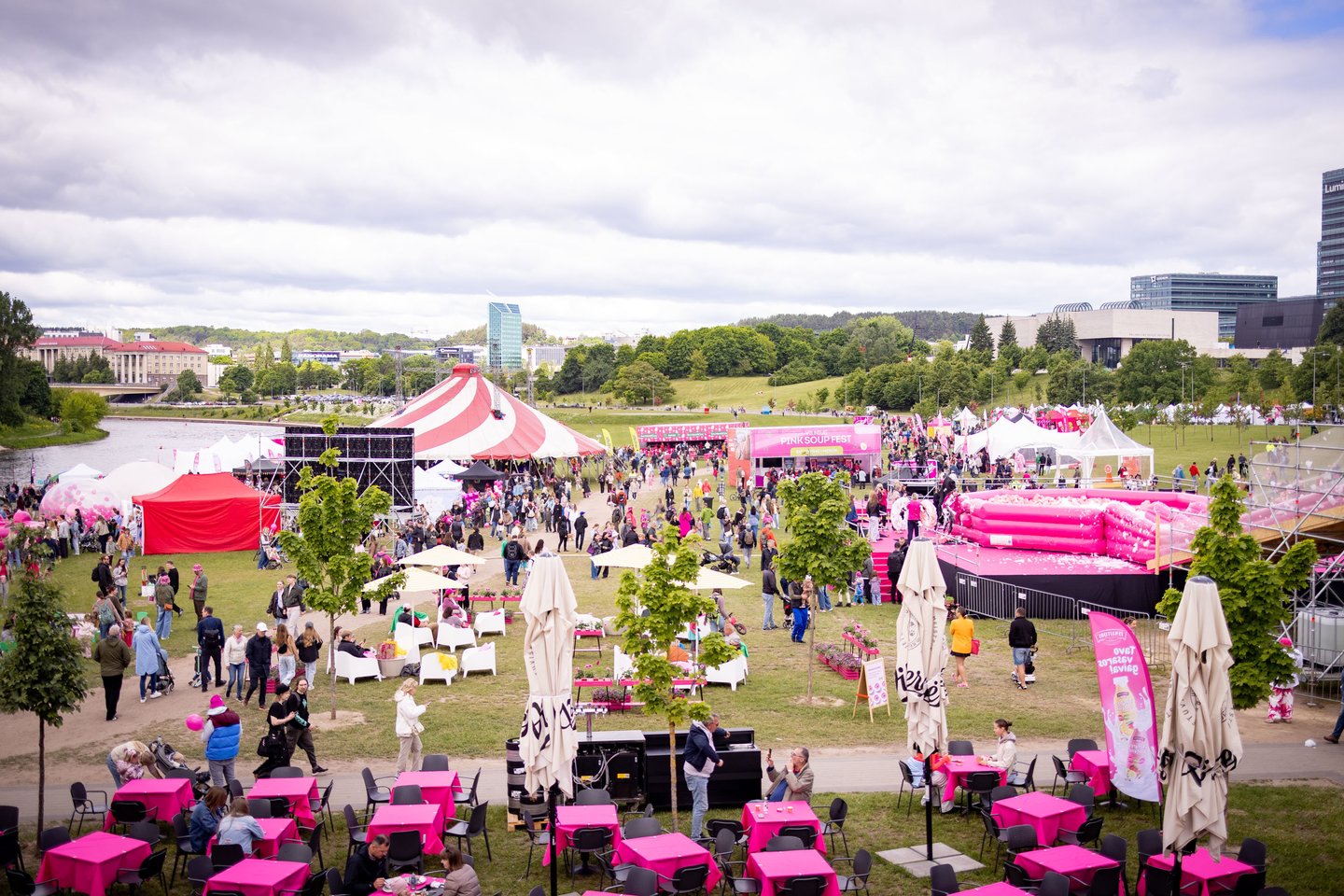 Šaltibarščių festivalis.<br>E. Raulu