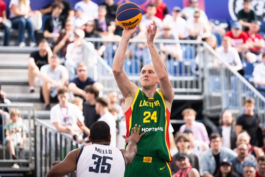 Lietuvos krepšininkai nestabdo pasaulio trijulių čempionate – į atlapus kibusi Brazilija apraminta paskutiniu metimu