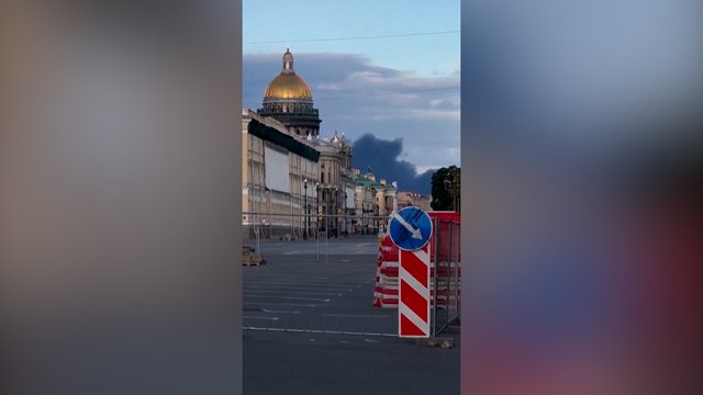Sankt Peterburge užfiksavo didžiulį dūmų kamuolį: pranešta apie dronus ir Maskvoje