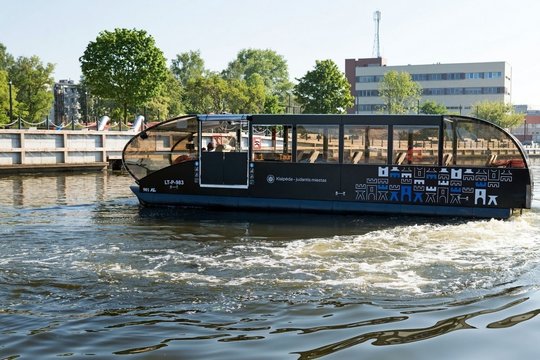 Klaipėdoje į vandenį vėl nuleido autobusą: skelbia, kiek kainuos bilietas ir kas keičiasi keleiviams 
