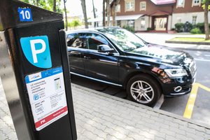 Svarbi žinia vairuotojams: kurorte keičiasi ne tik parkavimo tvarka, bet ir kainos