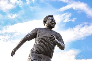 Legendinio futbolininko marškinėliai bus parduoti už neįtikėtiną pinigų sumą