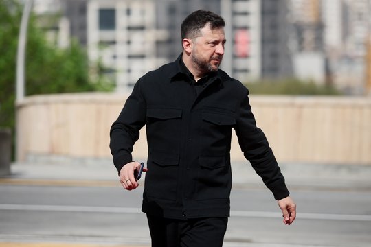 Karas Ukrainoje. Iš V. Zelenskio lūpų – griežtas įspėjimas: kitaip lėks galvos