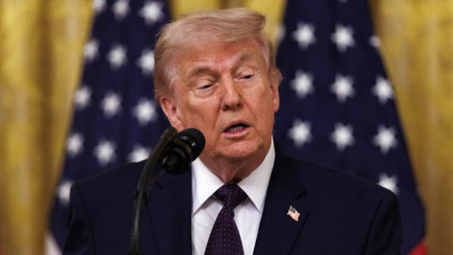 D. Trumpas viliasi artimiausiu metu pasiekti susitarimą su Iranu: užsiminė apie urano sunaikinimą